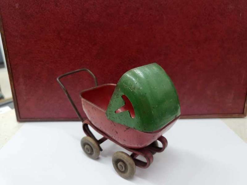 Vintage 1930 s Toy Red/Green Wyandotte Metal Baby Carriage/Stroller