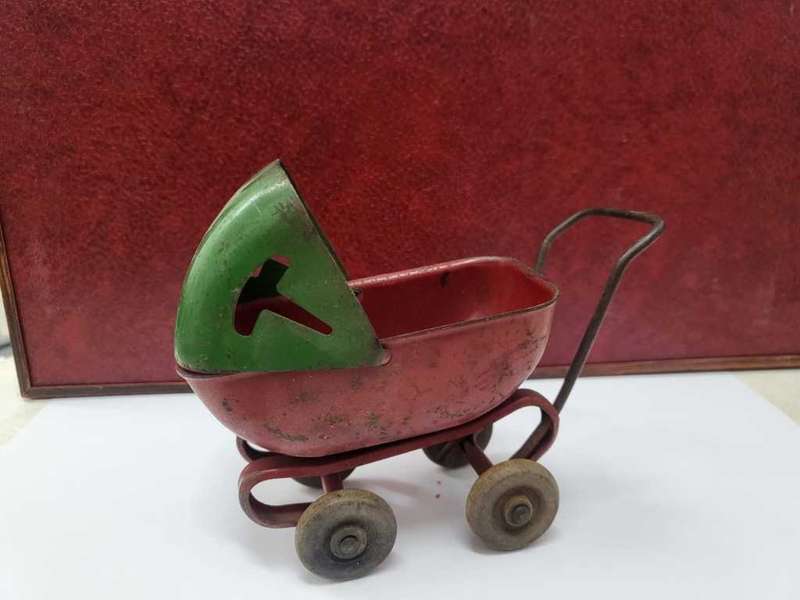 Vintage 1930 s Toy Red/Green Wyandotte Metal Baby Carriage/Stroller