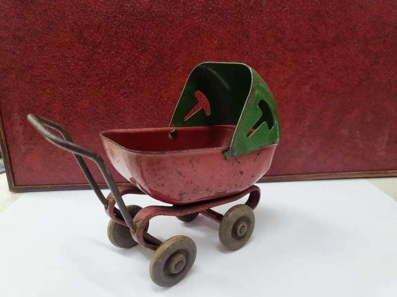 Vintage 1930 s Toy Red/Green Wyandotte Metal Baby Carriage/Stroller