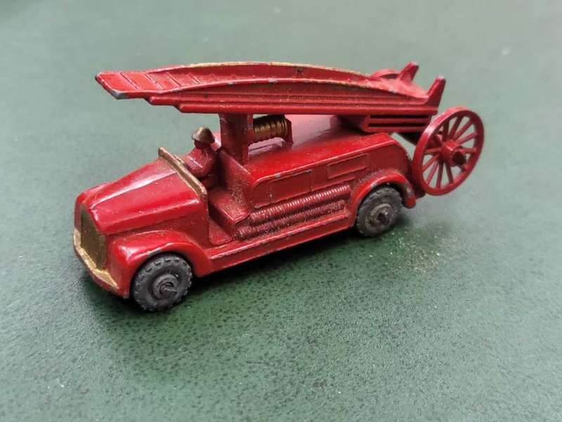 *R1 Auction* Lesney Matchbox Dennis Fire Engine 9B