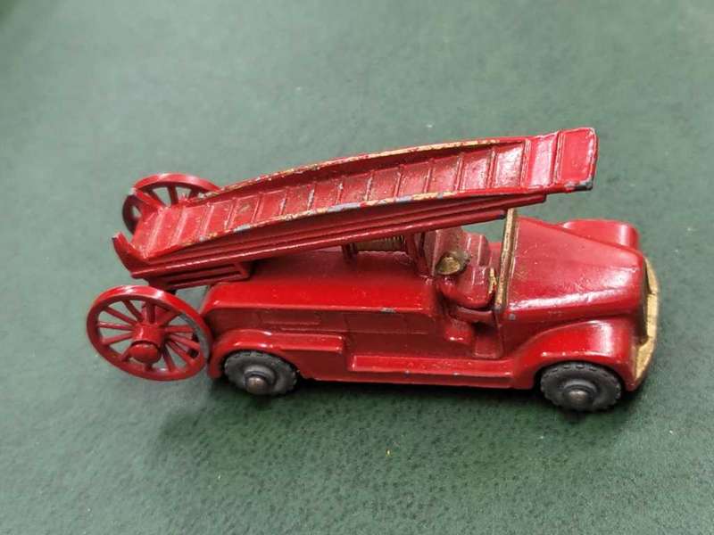 *R1 Auction* Lesney Matchbox Dennis Fire Engine 9B