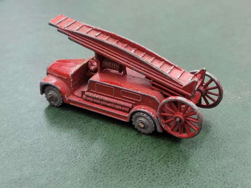 Lesney Matchbox Dennis Fire Engin 9A