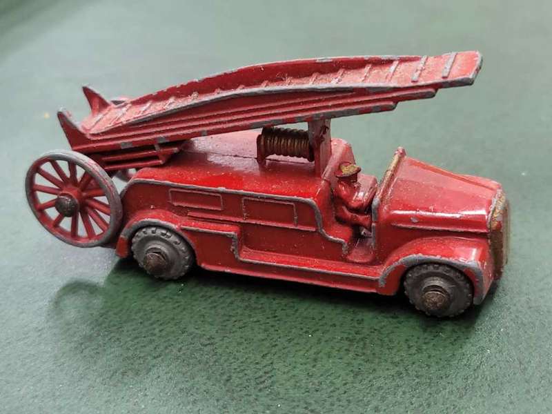 Lesney Matchbox Dennis Fire Engin 9A
