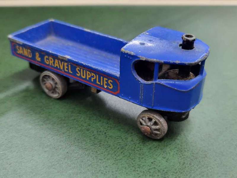 *R1 Auction* Matchbox Lesney No 60 Blue Site Hut Truck & no 4 Sand And Gravel Supplies Truck