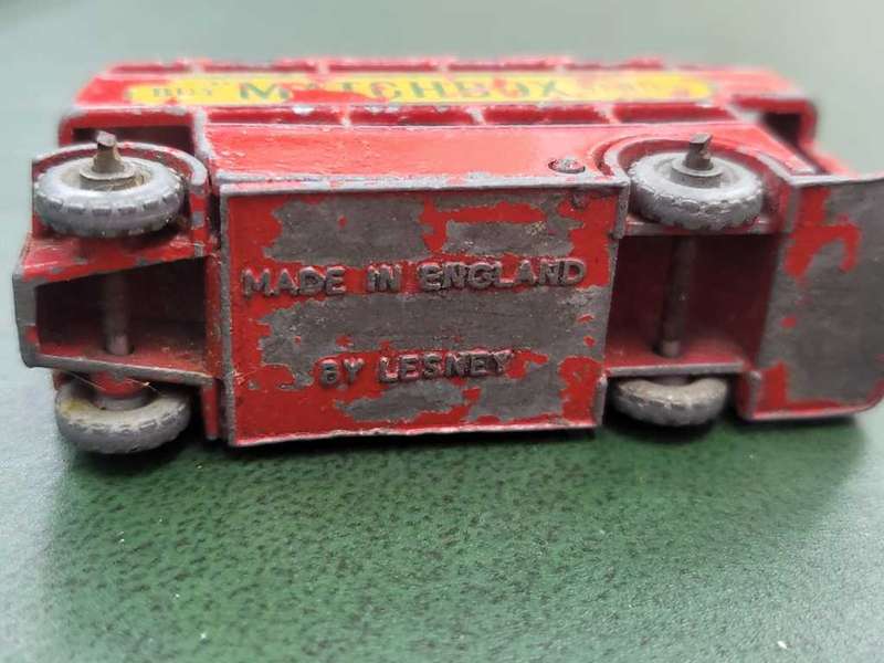 *R1 Auction* Lesney 1981 London Bus & no.5 Matchbox Series Bus