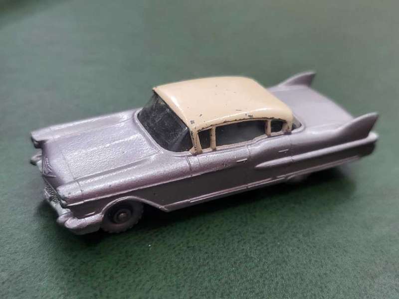 *R1 Auction* Lesney Matchbox no 27 Cadillac Sixty Special Metallic Purple