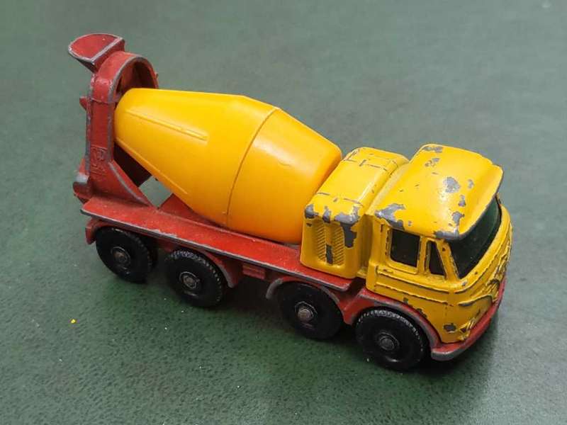 *R1 Auction* Lesney Matchbox no 21 Foden Concrete Truck & no 58 Faun Dump Truck (1976)
