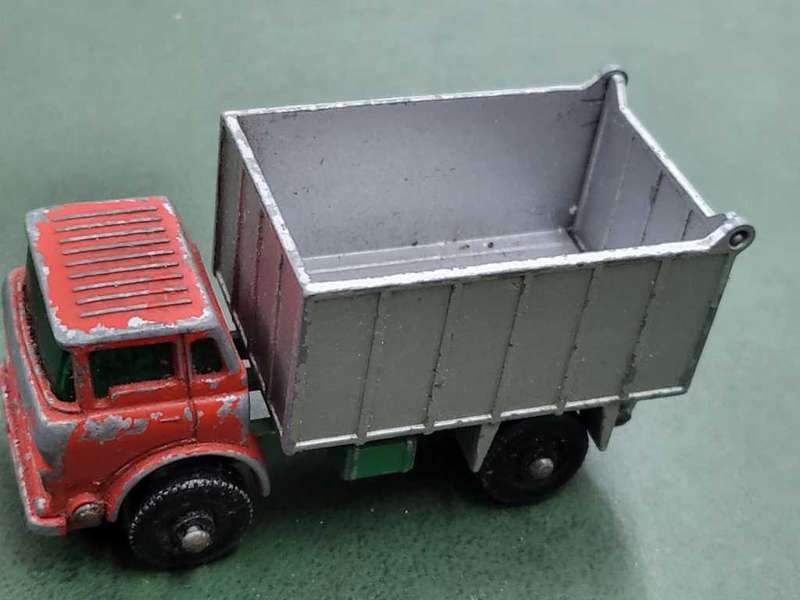 *R1 Auction* Lesney Matchbox  no 51 8-Wheel Tipper (1969) & no 25 G.M.C Tipper Truck