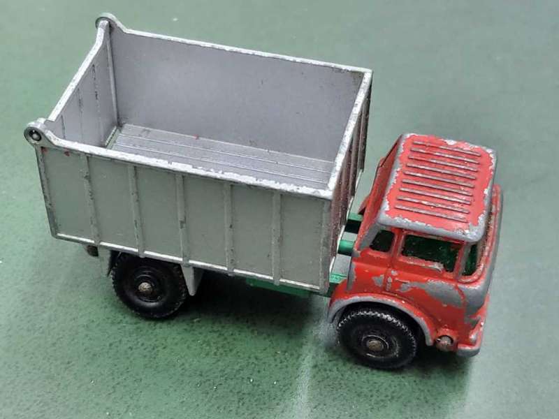 *R1 Auction* Lesney Matchbox  no 51 8-Wheel Tipper (1969) & no 25 G.M.C Tipper Truck