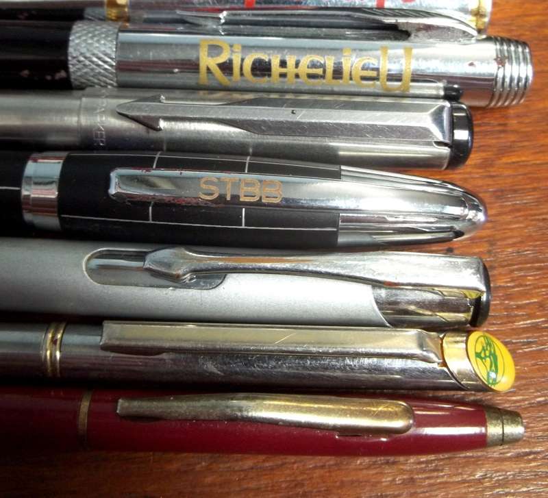 **R1 Auction** Klipdrift & Other 7x Pens and Keyholder