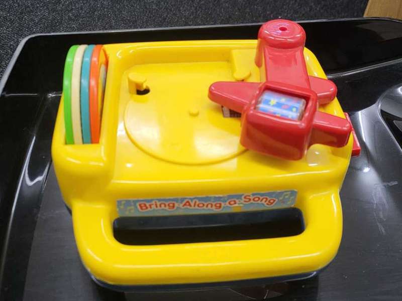 Vintage TOMY Bring Along A Song Record Player & 4 Records Wind Up Toy-Plays Fairly
