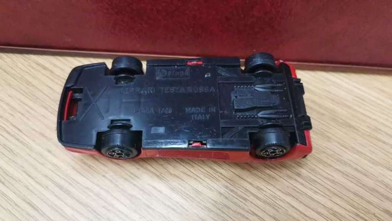 *R1 Auction* Burago Red Ferrari Testarossa 1/43 Die-Cast Toy Car-Italy