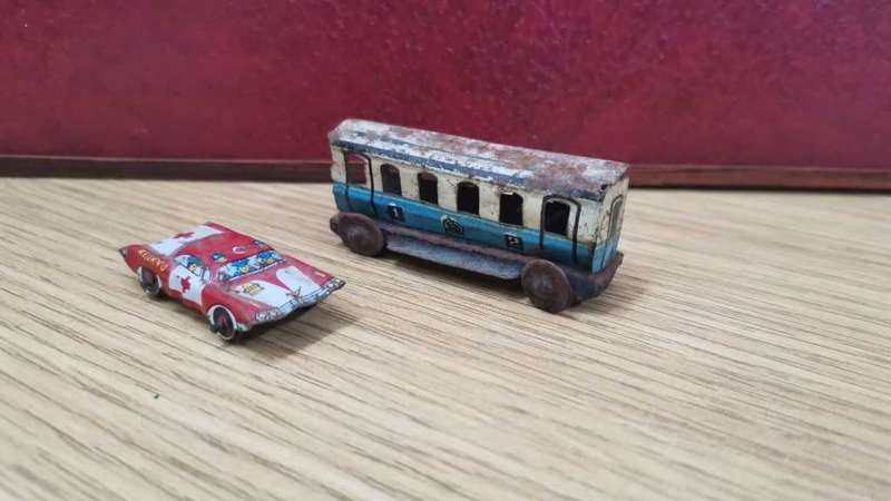 *R1 Auction* Vintage Tin Toy Car Set
