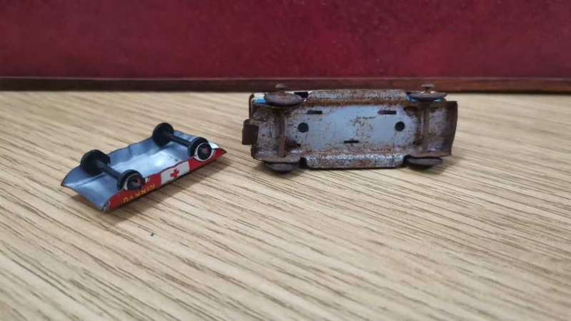 *R1 Auction* Vintage Tin Toy Car Set