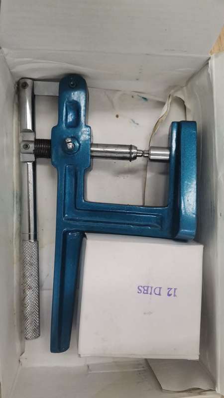 Berger+Schroter: Watch Glass and Base Insertion Clamp