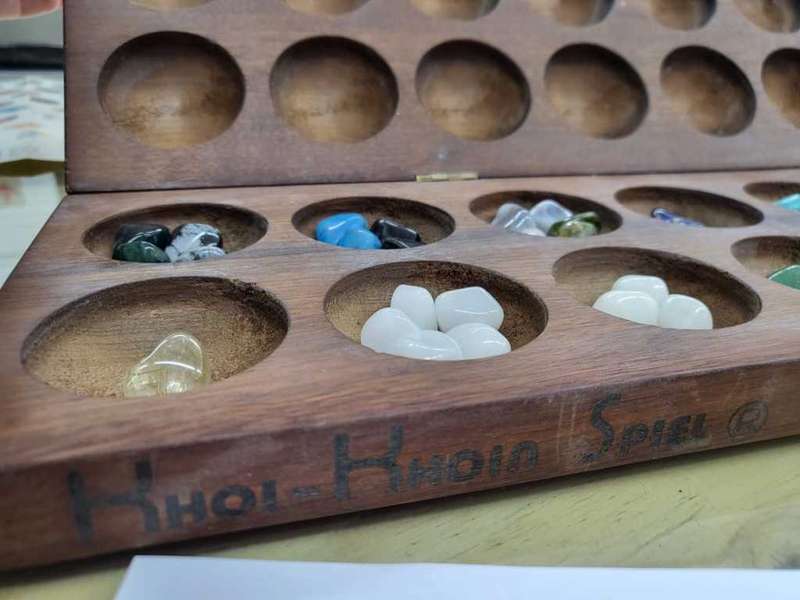 Khoi-Khoin Spiel: Gembox and Gemstones