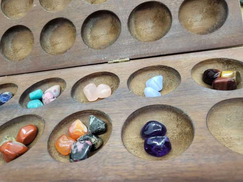 Khoi-Khoin Spiel: Gembox and Gemstones