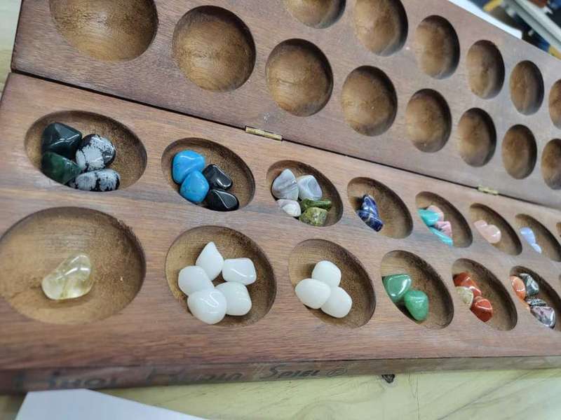 Khoi-Khoin Spiel: Gembox and Gemstones