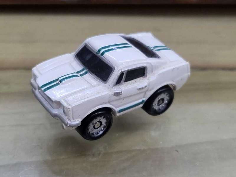 Galoob: Mini 1965 Ford Mustang - White & Green