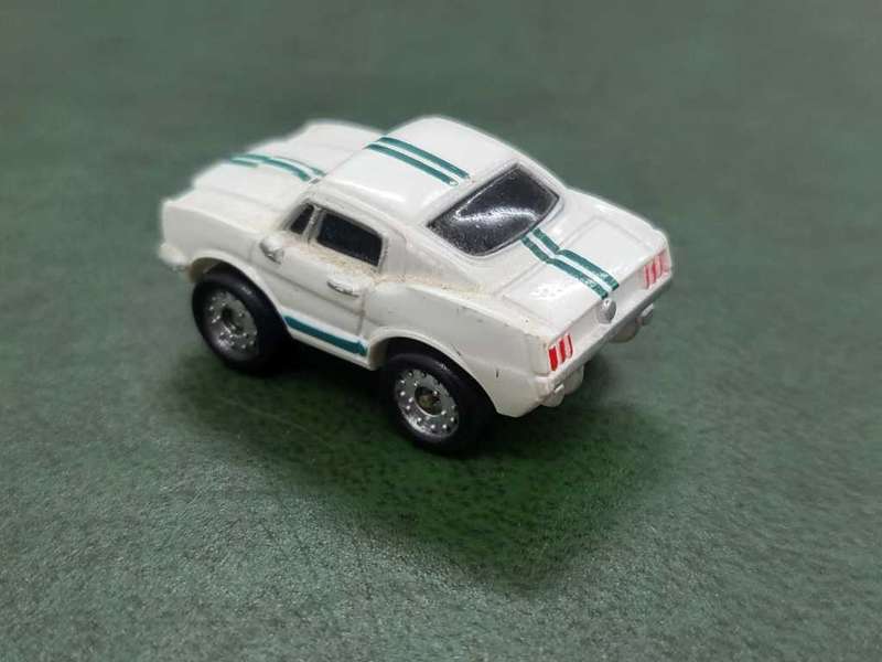 Galoob: Mini 1965 Ford Mustang - White & Green