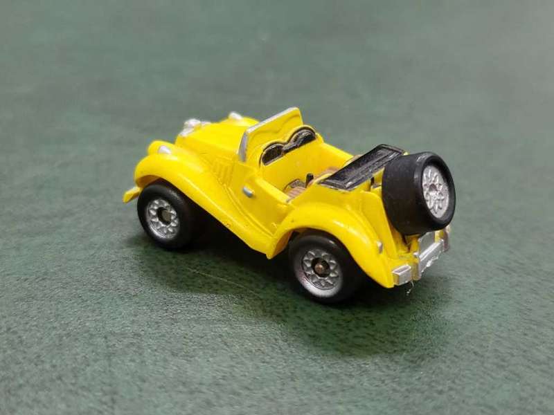 Galoob: Mini 1986 MG TF convertible in yellow