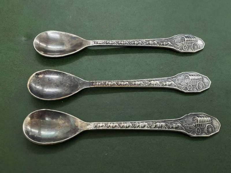 *R1 Auction* Set of three 1938 Groot Trek Centenary spoons - Silver Plated