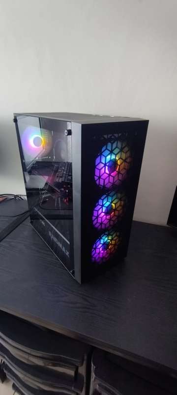 Awesome Gaming PC (Ryzen3400G, 16 GB DDR4, AMD Vega64 8GB) For Sale