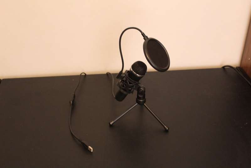 Logitech Konami Mic and Mic Stand With Pop Filter Streamer Setup