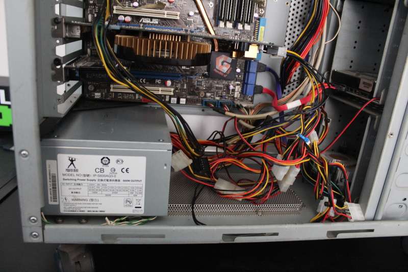 Valuable Untested Or Faulty PC (Core2Quad Q9400, 4GB DDR2, GT 8800 512MB, 600W PSU, CM Stacker Case)