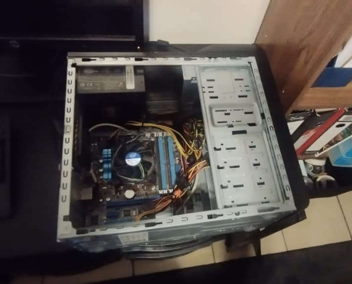 Partially Faulty Office PC (Core i5 2400, 4gb ddr3 1333, Gigabyte 300W Gaming PSU, Office Case)