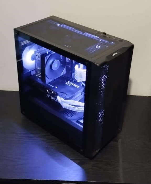 Ryzen 7 3700X, MSI 3070 8GB, 16GB DDR4 3200, 512 NVME SSD, 2TB HDD, +Extras