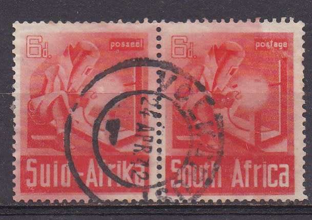 Union of SA 1941-42 large war effort issue 6d pair FU