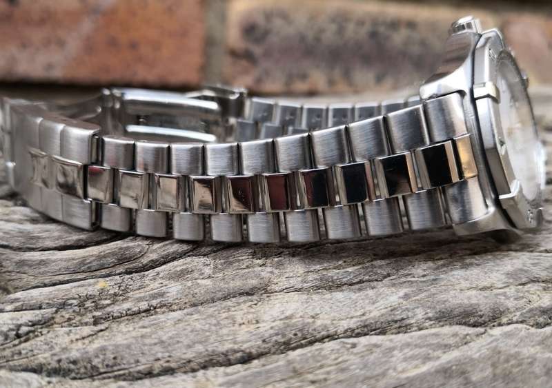 Tag Heuer 2000 Series Professional Quartz 38mm