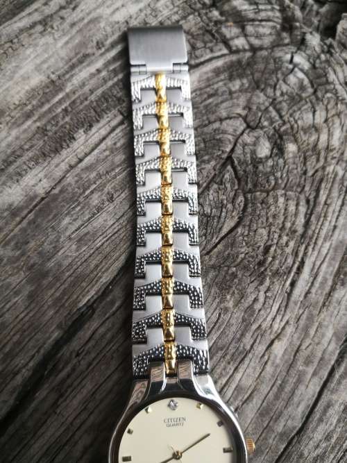 Valentine specials: BRAND NEW CITIZEN Ladies Quartz 36mm with gift box - Bid per an item