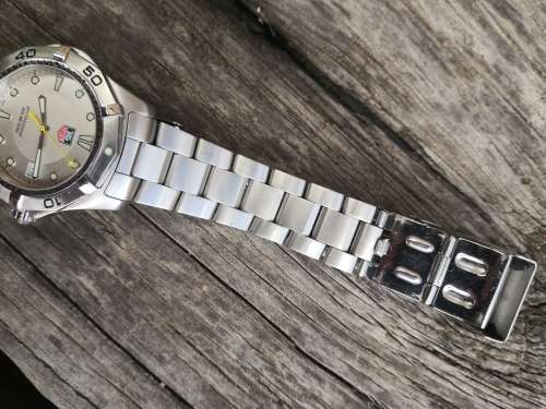 **R1 START**NO RESERVE** TAG Heuer AquaRacer 300 Prof Quartz 38mm