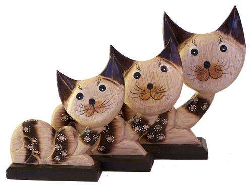Wooden Light brown / beige cat set of 3.