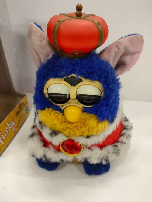 Furby - Your Royal Majesty 2000 Special Limited Edition (Purple Eyes)