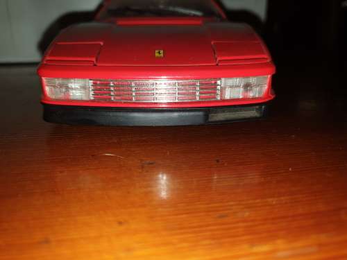 Ferrari Testarossa (1984) 1/18 Die Cast