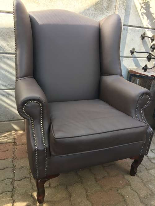 STUNNING LEATHERETTE WINGBACK CHAIRS bid/chair to take both