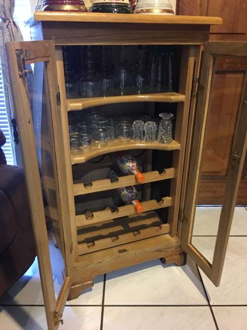 A STUNNING SOLID OAK WINE / DRINKS CABINET