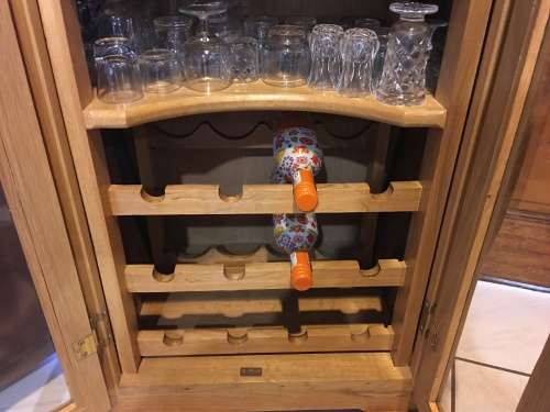 A STUNNING SOLID OAK WINE / DRINKS CABINET