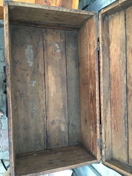STUNNING OLD ORIGIN PINE KIST WITH TWO DRAWERS