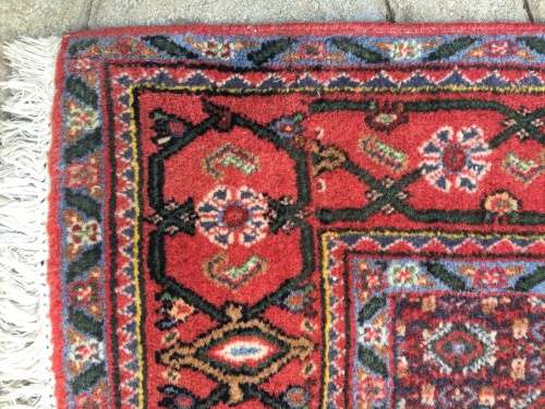 STUNNING HAND MADE BOKHARA PERSIAN CARPET IN EXCELLENT CONDITION