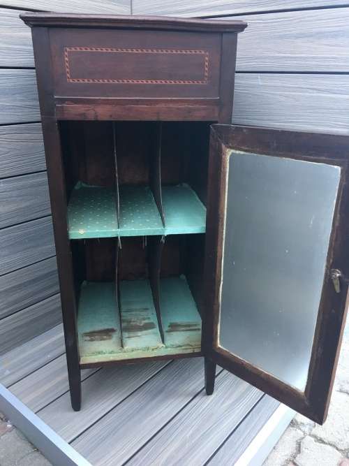 A BEAUTIFUL MAHOGANY RECORD CUPBOARD WITH STUNNING INLAID DETAILS