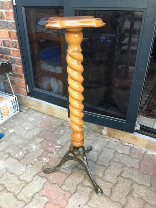 STUNNING ORNATE YELLOW WOOD BARLEY TWIST PLANT STAND/GUERIDON