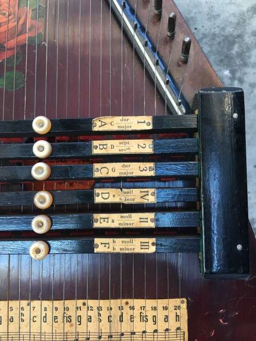 VINTAGE ROSEN GERMAN AUTOHARP
