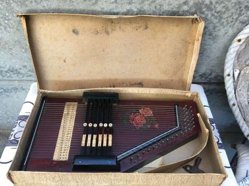 VINTAGE ROSEN GERMAN AUTOHARP