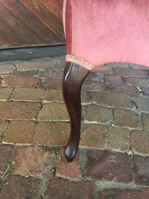 Incredible vintage button back Queen Anne armchair in lovely condition