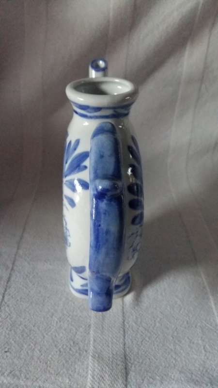 Stunning Oriental ornamental Round Blue & white Tea Pot