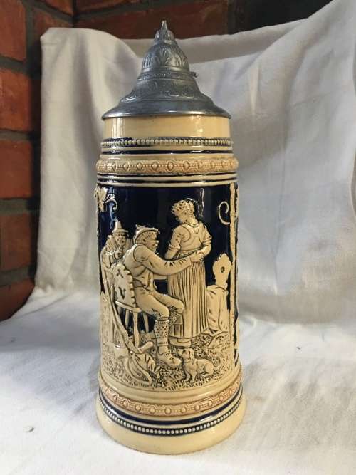 TRADITIONAL 1LT GERMAN BEER STEIN WITH A PEWTER LID